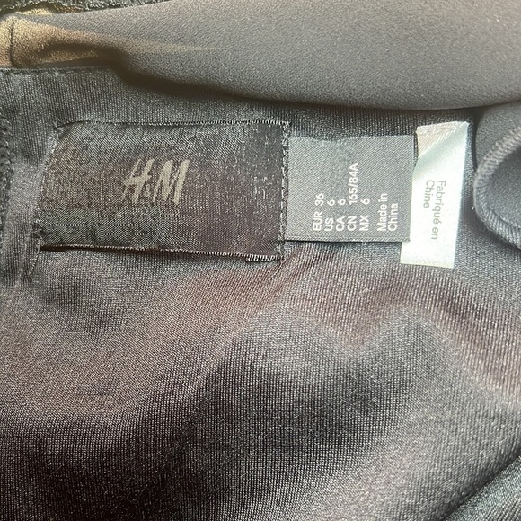 Black Ruched Bodycon Dress; H&M Size 6 - Picture 9 of 9